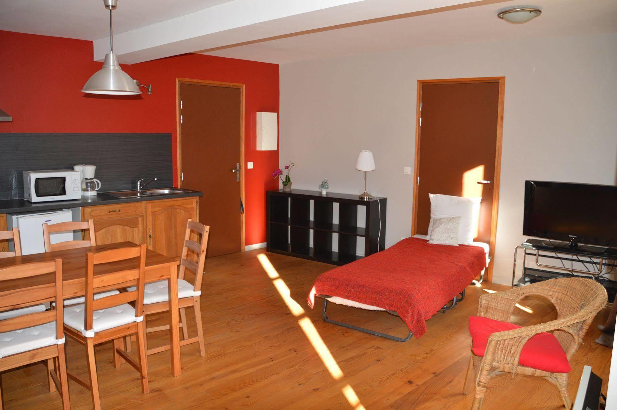 Maison Maxil Hotel Massat Bagian luar foto