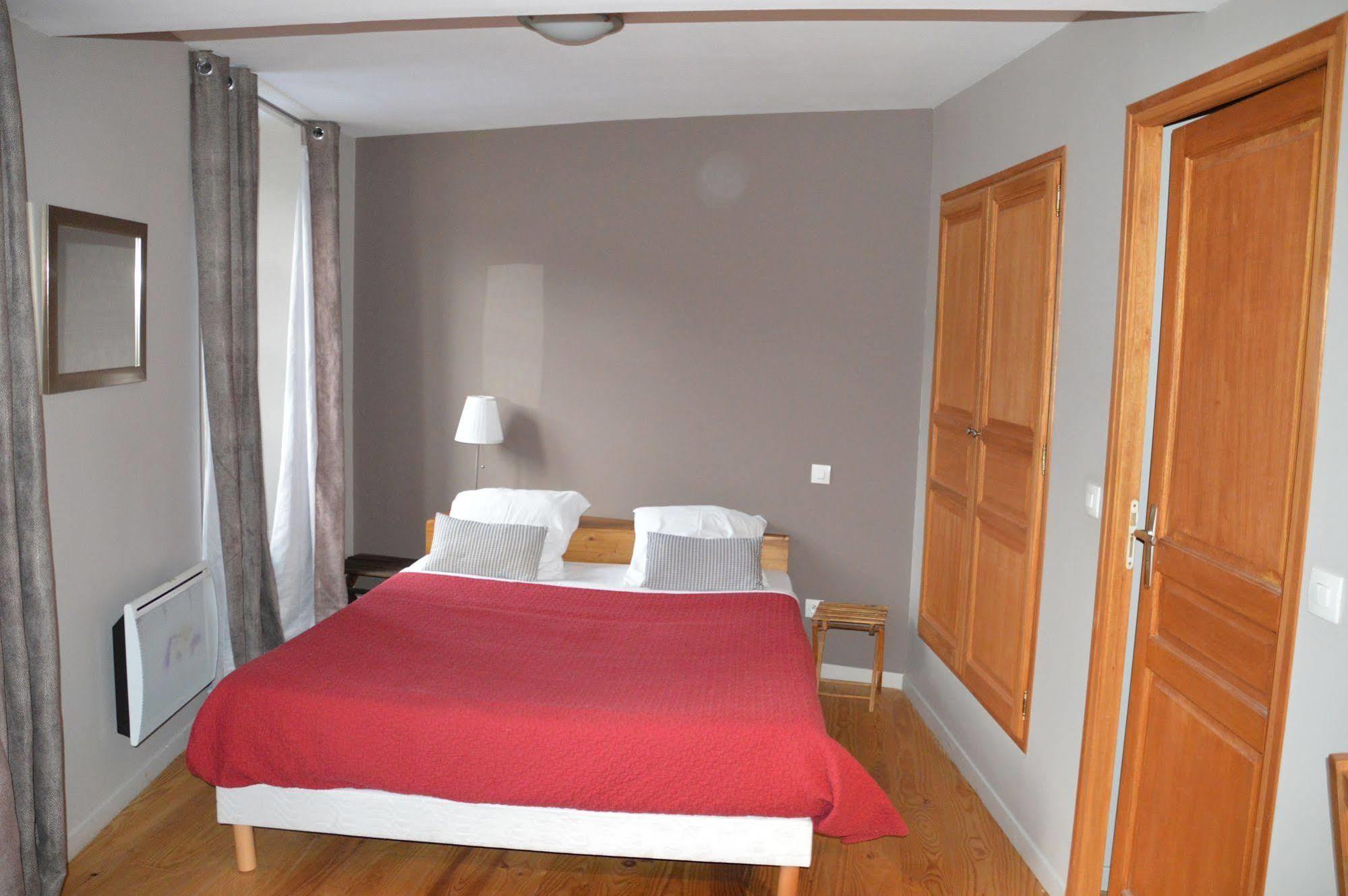 Maison Maxil Hotel Massat Bagian luar foto