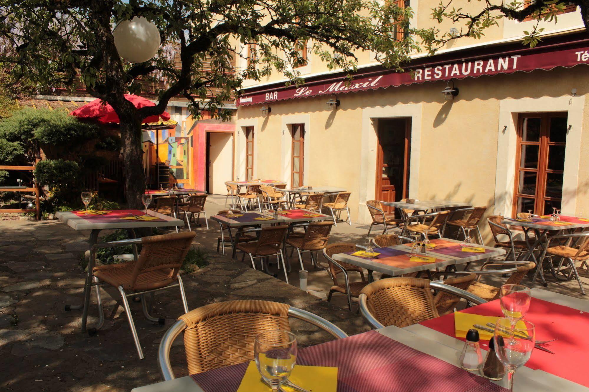 Maison Maxil Hotel Massat Bagian luar foto