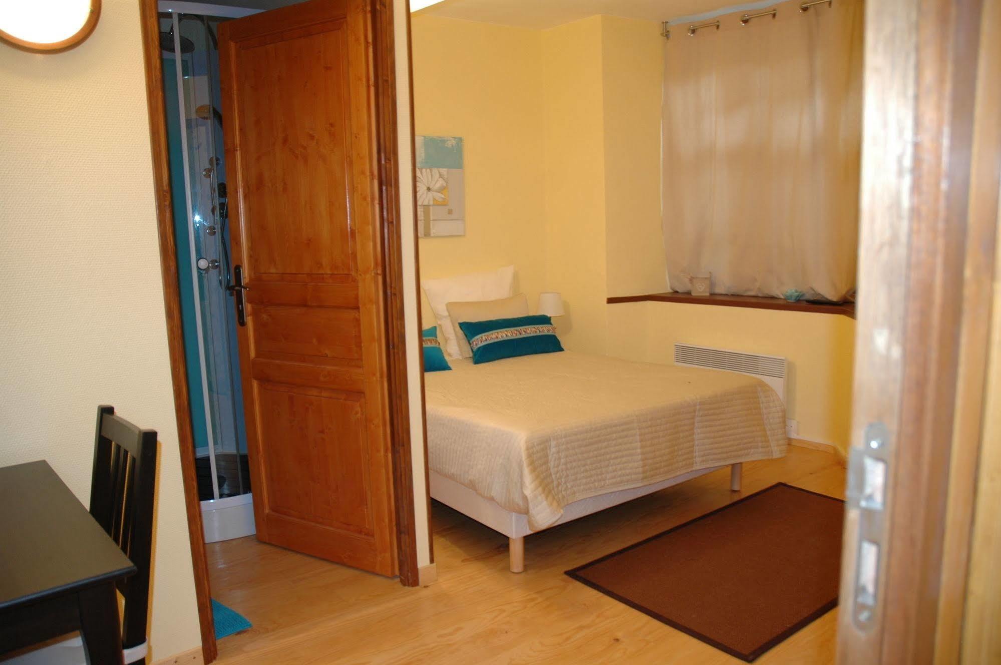 Maison Maxil Hotel Massat Bagian luar foto